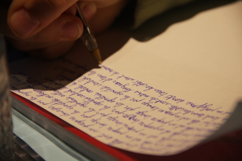 Escrever com sinceridade e detalhes específicos é o segredo de uma carta inesquecível