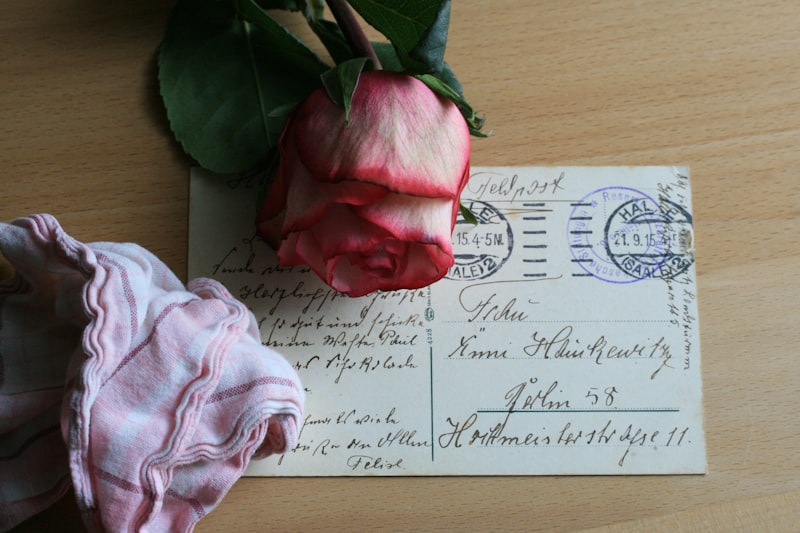 Carta de amor escrita à mão com envelope vintage — o toque mais especial de uma cápsula do tempo