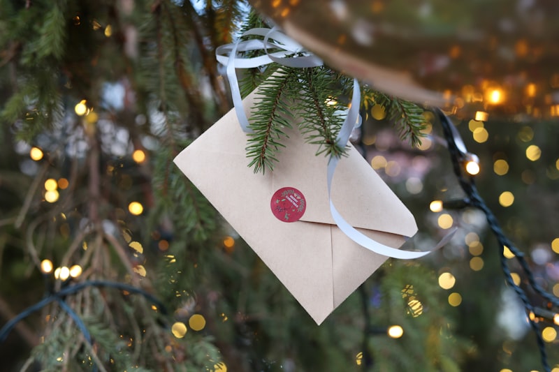 Envelope lacrado com carta romântica como presente de Natal especial
